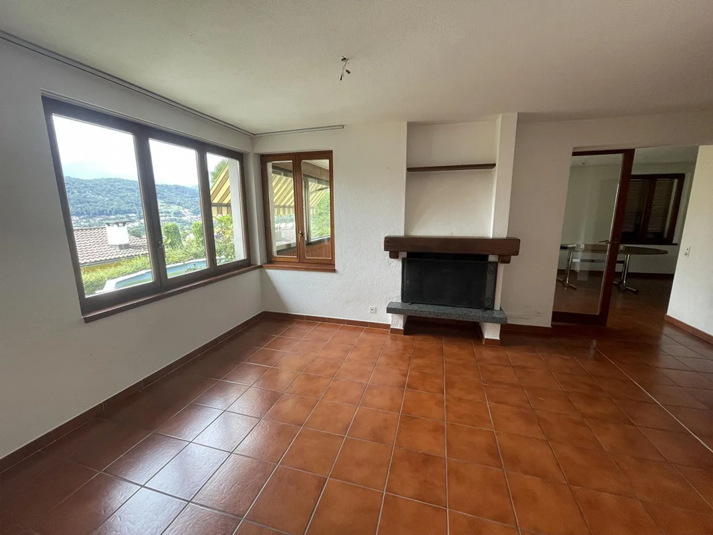 Unique Semi-Detached House 5.5 with Large Garden and 4 Parking Spaces - Photo 10 of 12