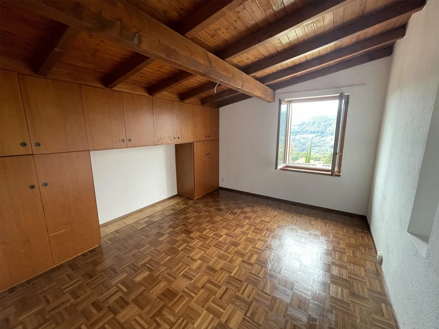 Unique Semi-Detached House 5.5 with Large Garden and 4 Parking Spaces - Photo 11 of 12