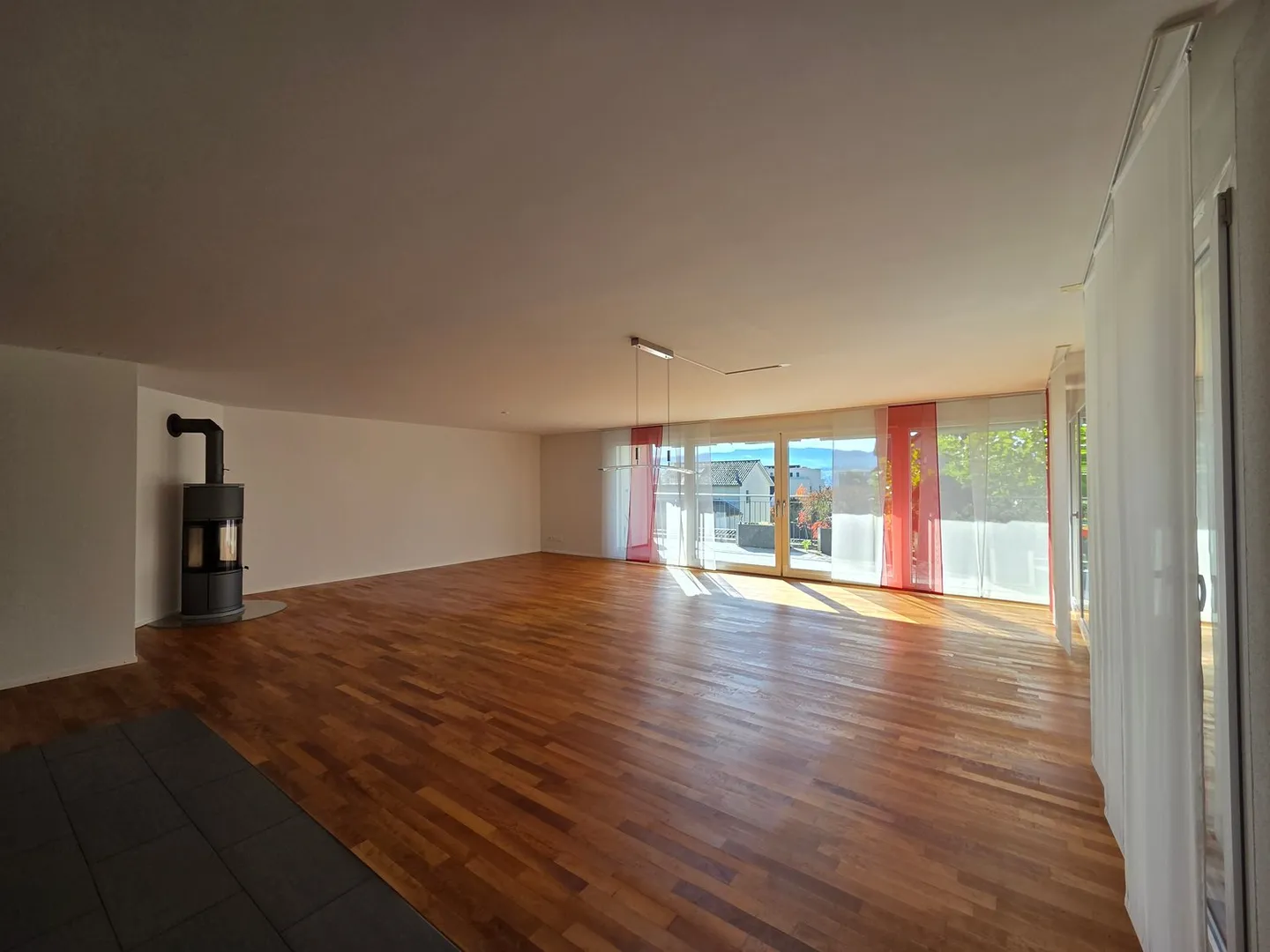 Grosszügige 4.5-Zimmer-Wohnung mit Terrasse und Sitzplatz - Foto 6 von 23