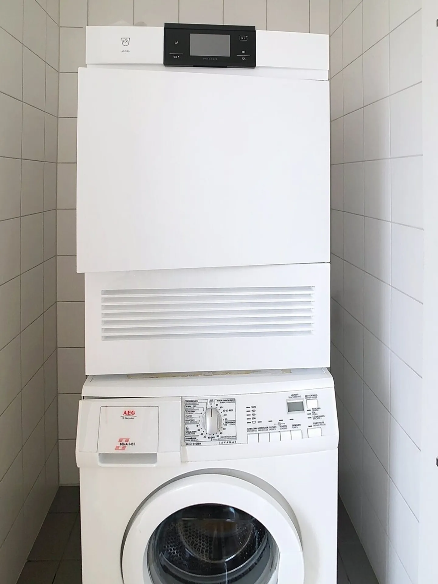 SEHR SCHÖNE ATTIKA 3,5 Zi.-Wohnung  / MAGNIFIQUE ATTIQUE de 3,5 pièces - Foto 2 di 13