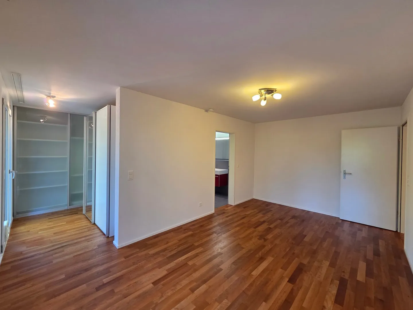 Grosszügige 4.5-Zimmer-Wohnung mit Terrasse und Sitzplatz - Foto 10 von 23