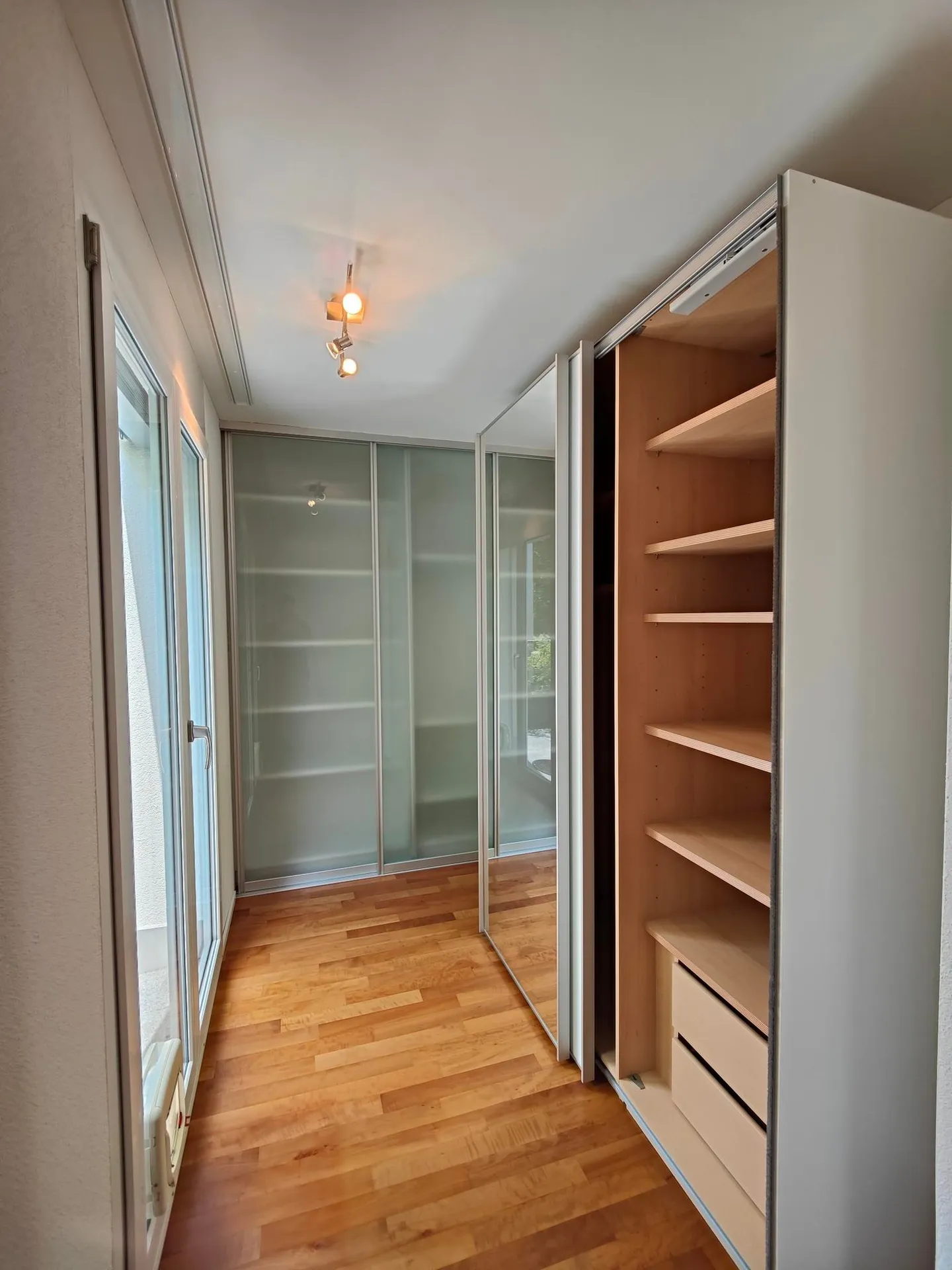 Grosszügige 4.5-Zimmer-Wohnung mit Terrasse und Sitzplatz - Foto 11 von 23