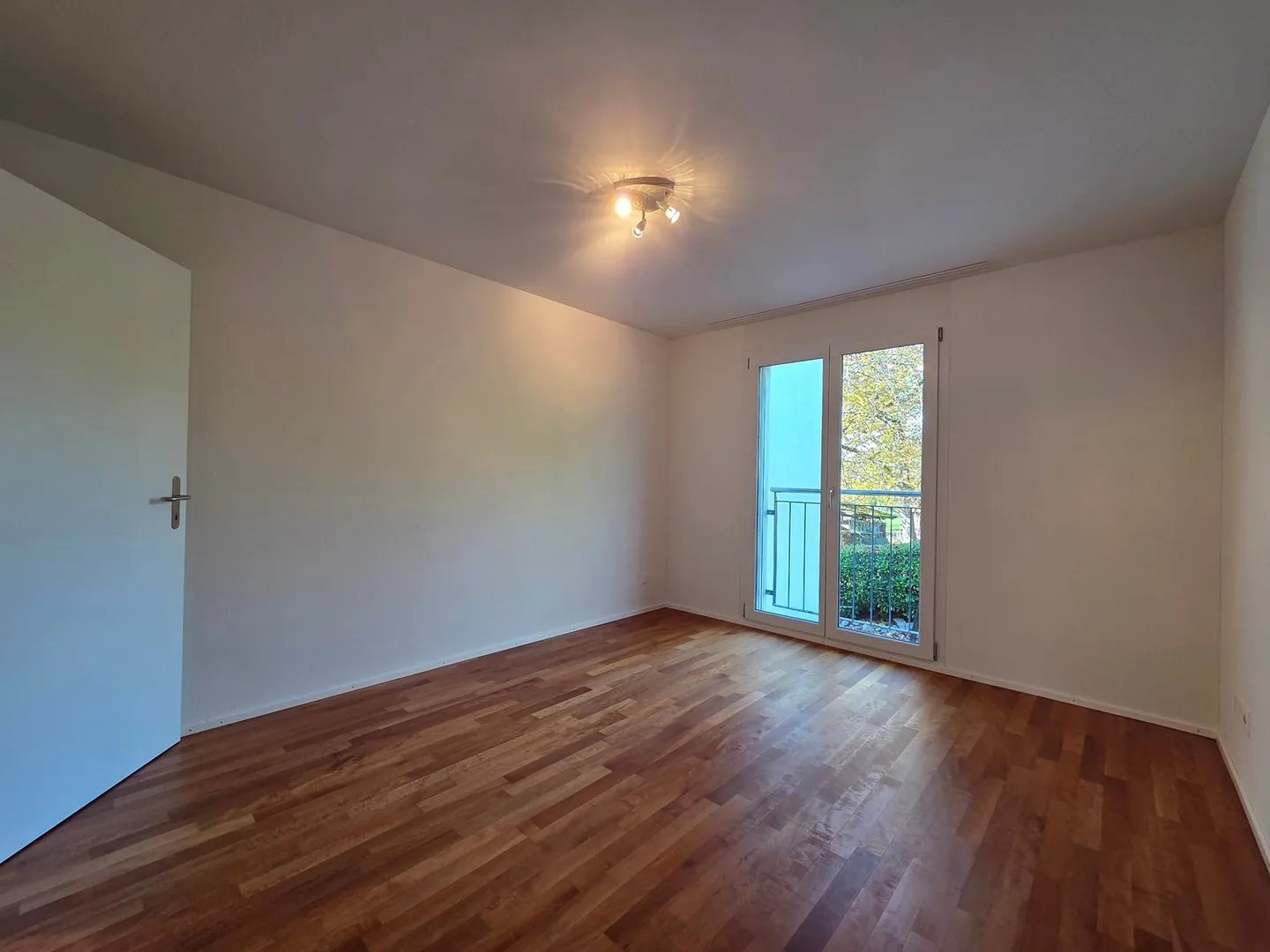 Grosszügige 4.5-Zimmer-Wohnung mit Terrasse und Sitzplatz - Foto 15 von 23