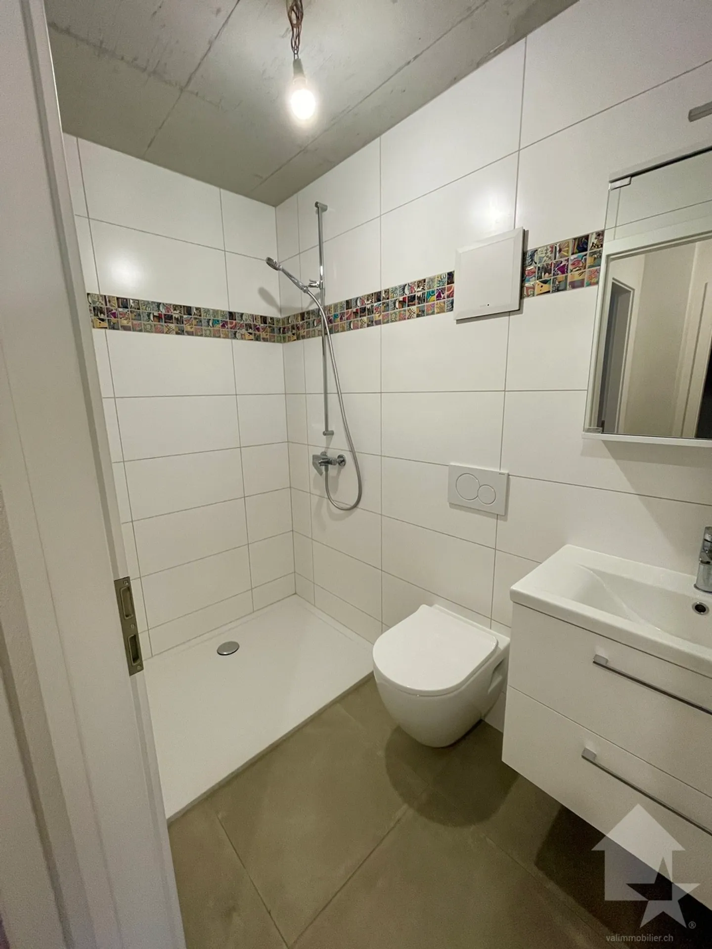 Duplex apartment 3.5 rooms in a fully renovated village house - Photo 10 of 17