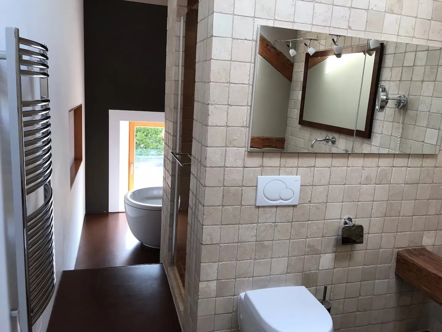 Elegante villa con comfort moderno completamente arredata a Gimel, disponibile per p - Foto 9 di 11