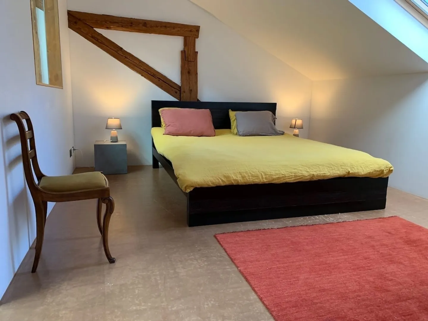 Elegante villa con comfort moderno completamente arredata a Gimel, disponibile per p - Foto 8 di 11