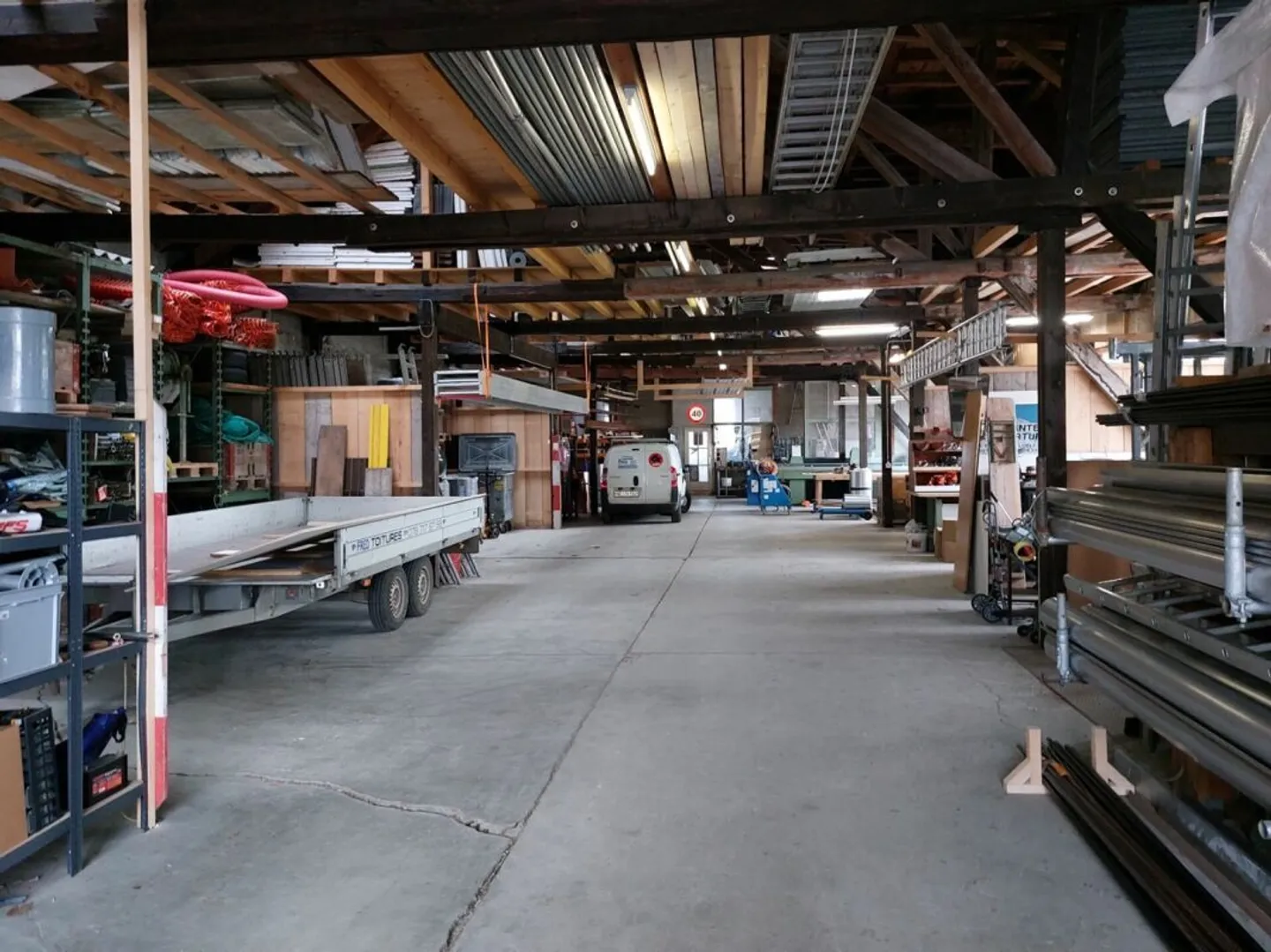 Warehouse, garage and multifunctional workshop - Photo 2 of 9