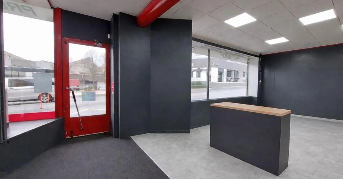 Espace Commercial à La Chaux-de-Fonds - Photo 2 sur 7