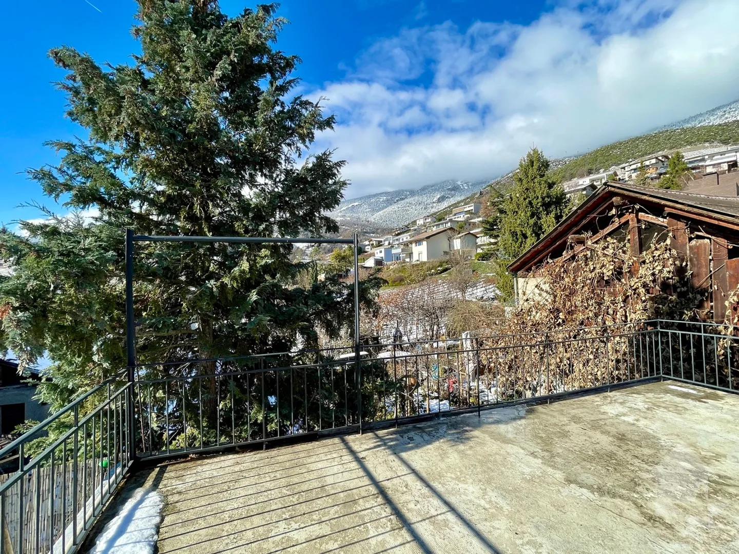 Duplex apartment 3.5 rooms in a fully renovated village house - Photo 15 of 17