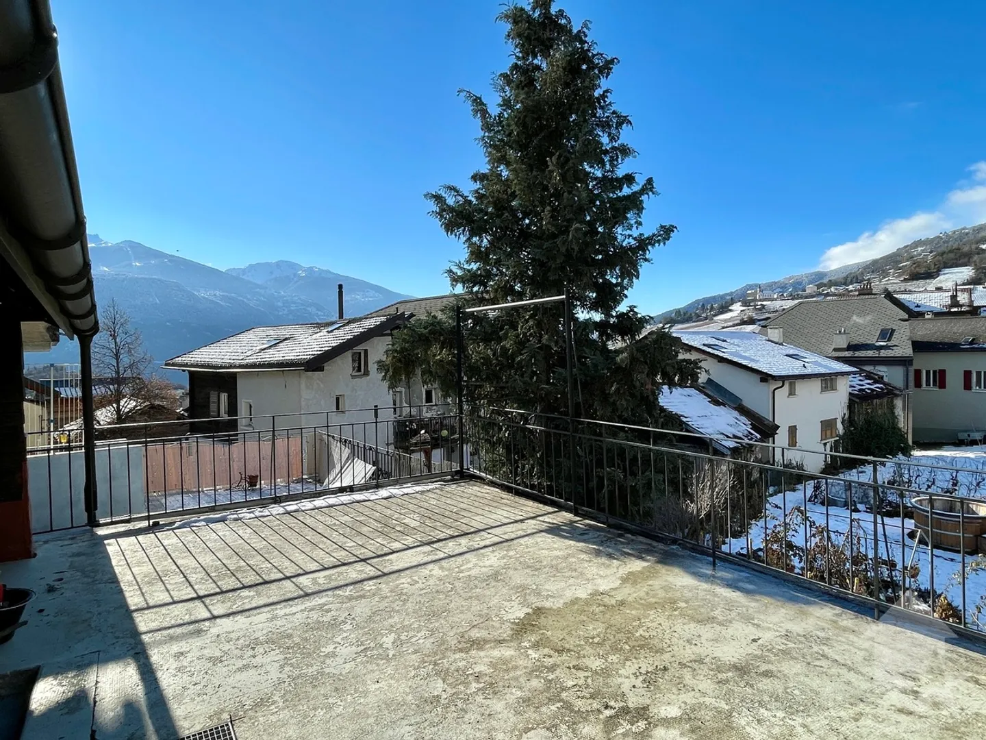 Duplex apartment 3.5 rooms in a fully renovated village house - Photo 16 of 17