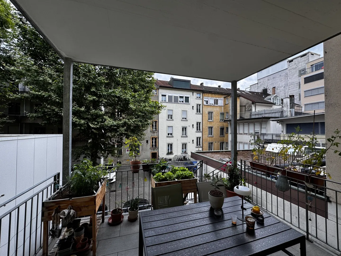 Incantevole appartamento in un edificio storico con 2 terrazze a Biel - Foto 7 di 9