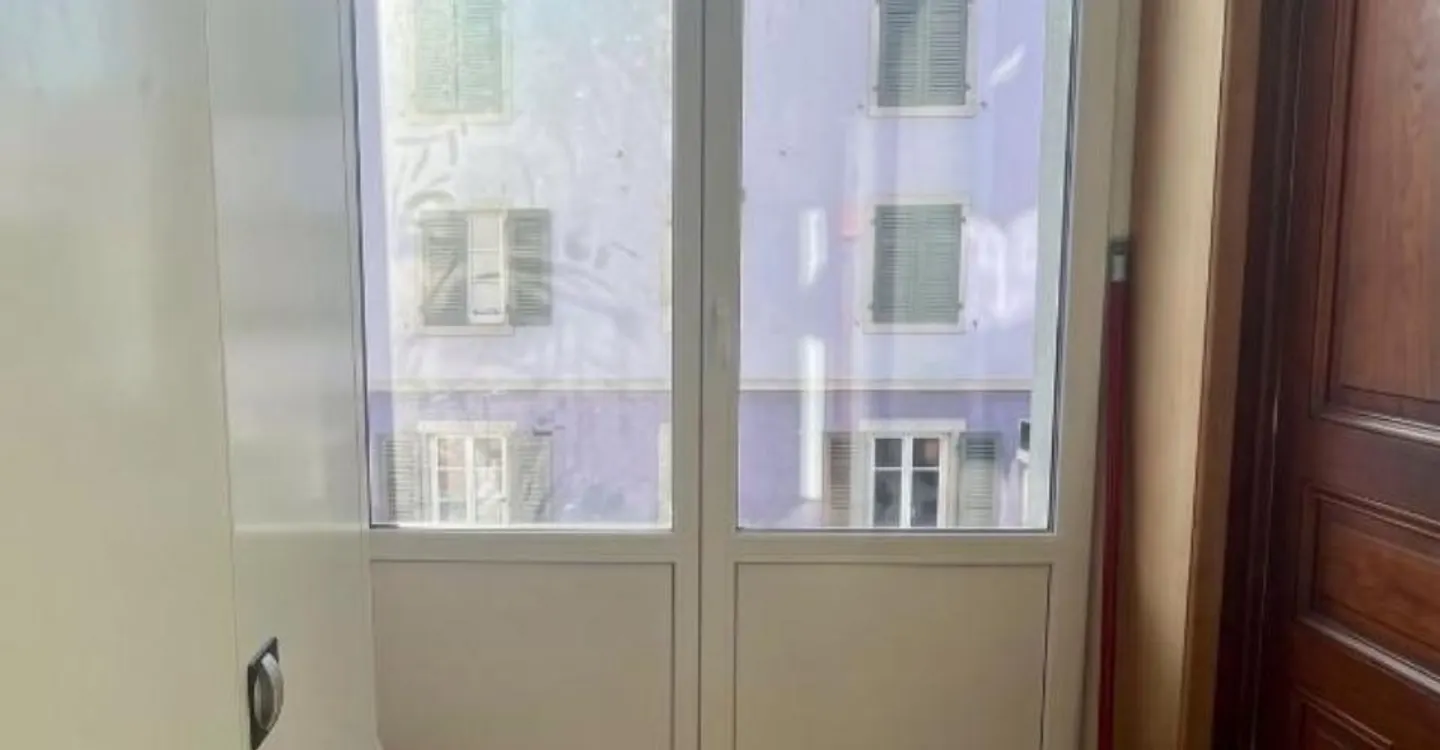 Fai un'offerta per questo bellissimo edificio misto, con 14 garage e 18 posti auto - Foto 9 di 12