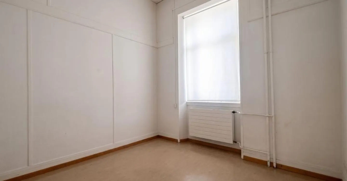 Fai un'offerta per questo bellissimo edificio misto, con 14 garage e 18 posti auto - Foto 11 di 12
