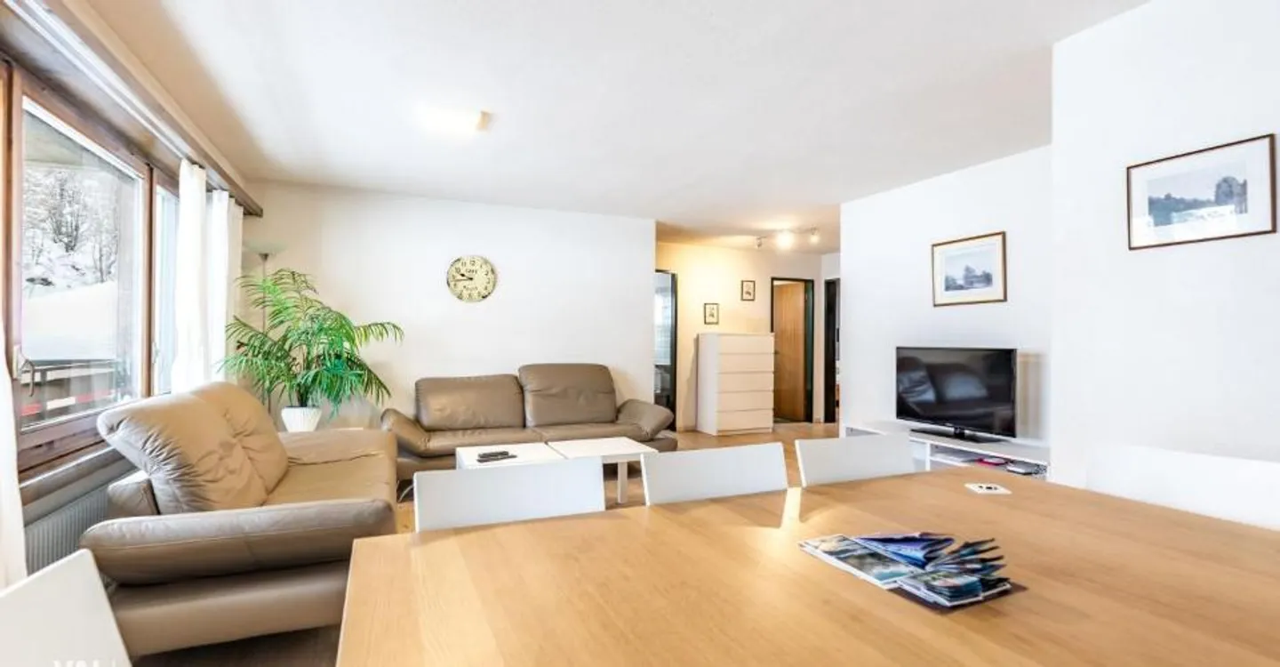 Spacious 4.5-room apartment in Eischoll - furnished, sunny location with two balconies - Photo 2 of 12
