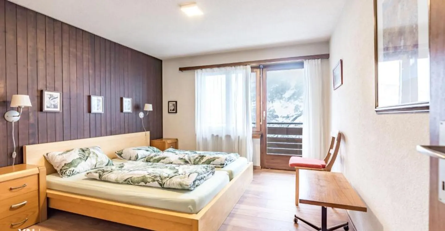 Spacious 4.5-room apartment in Eischoll - furnished, sunny location with two balconies - Photo 3 of 12