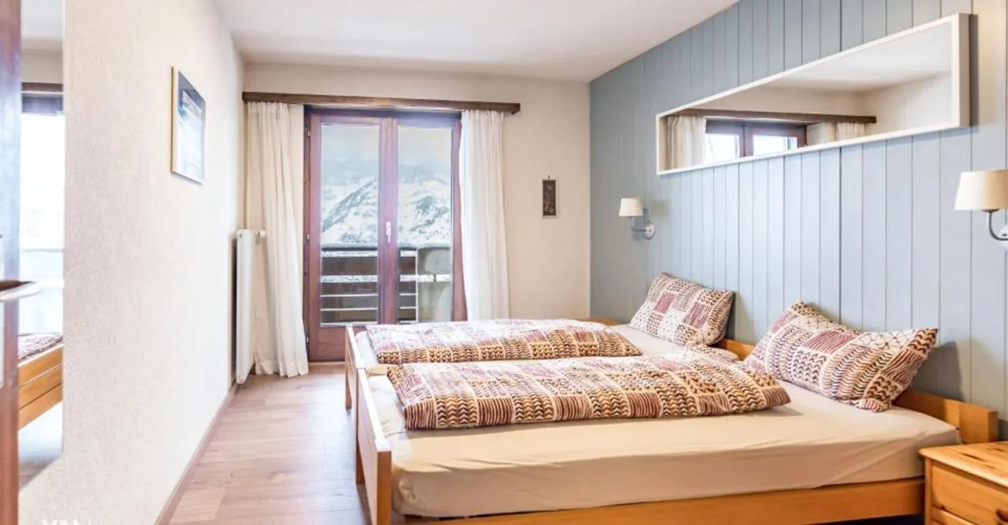 Spacious 4.5-room apartment in Eischoll - furnished, sunny location with two balconies - Photo 4 of 12