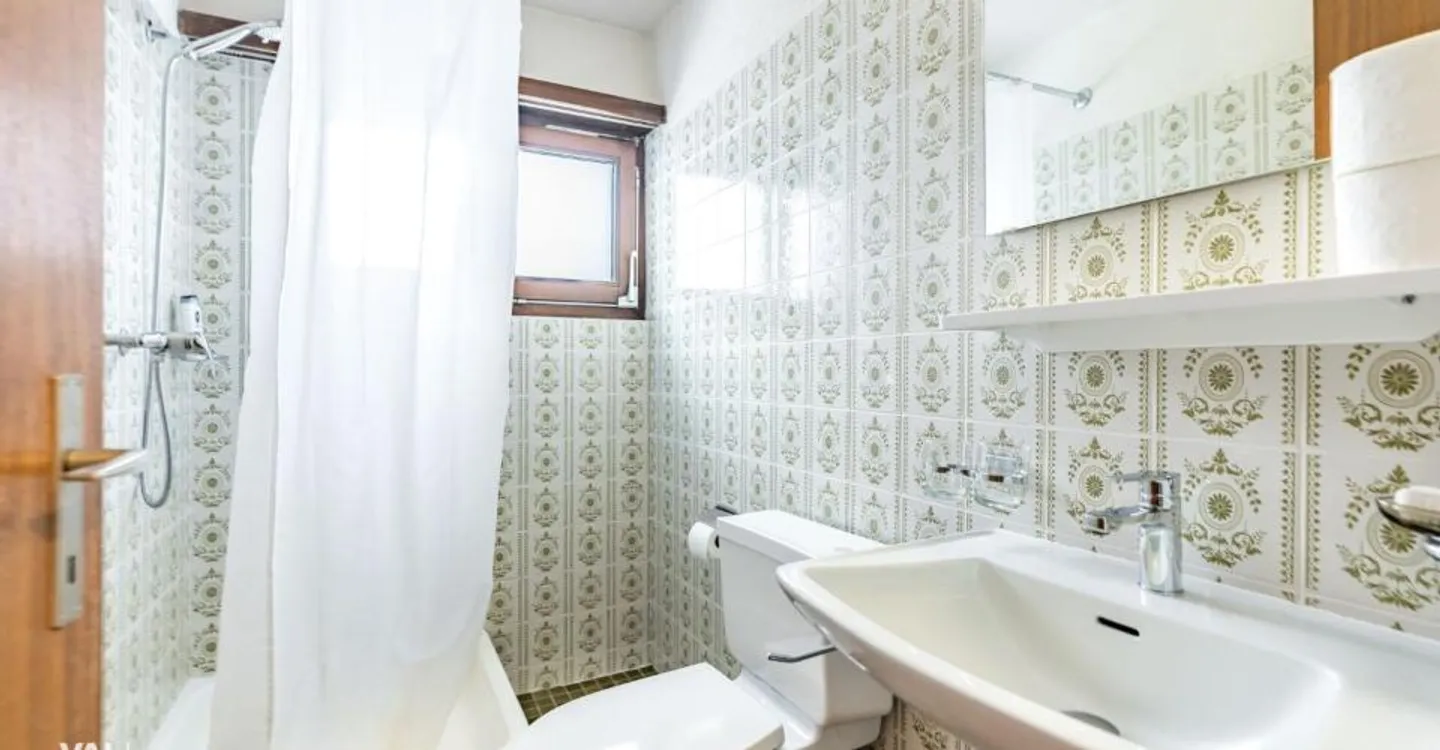 Spacious 4.5-room apartment in Eischoll - furnished, sunny location with two balconies - Photo 8 of 12