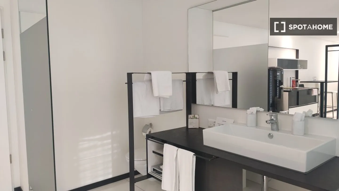 Studio à louer - Photo 4 sur 8