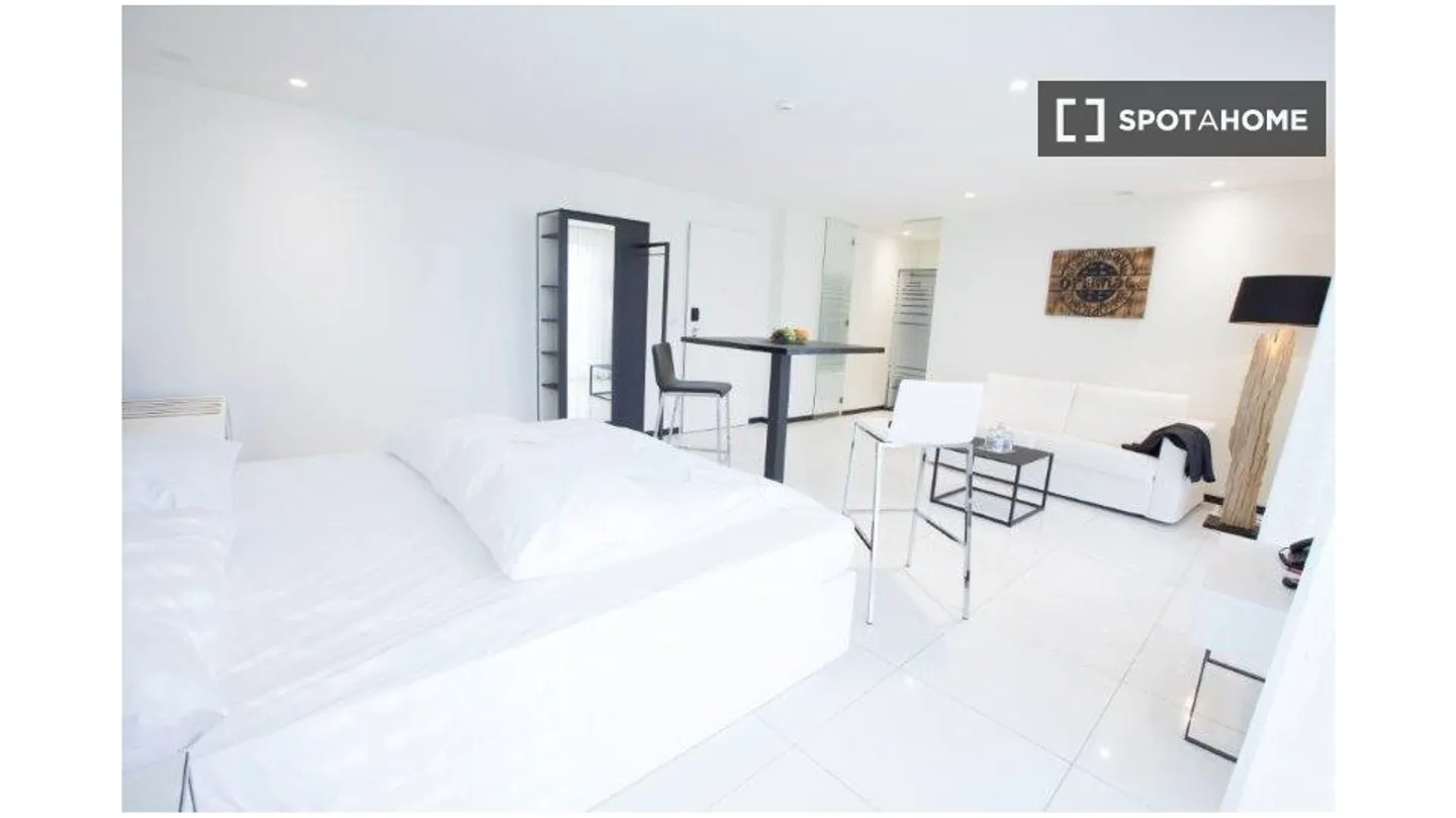 Studio à louer - Photo 7 sur 8