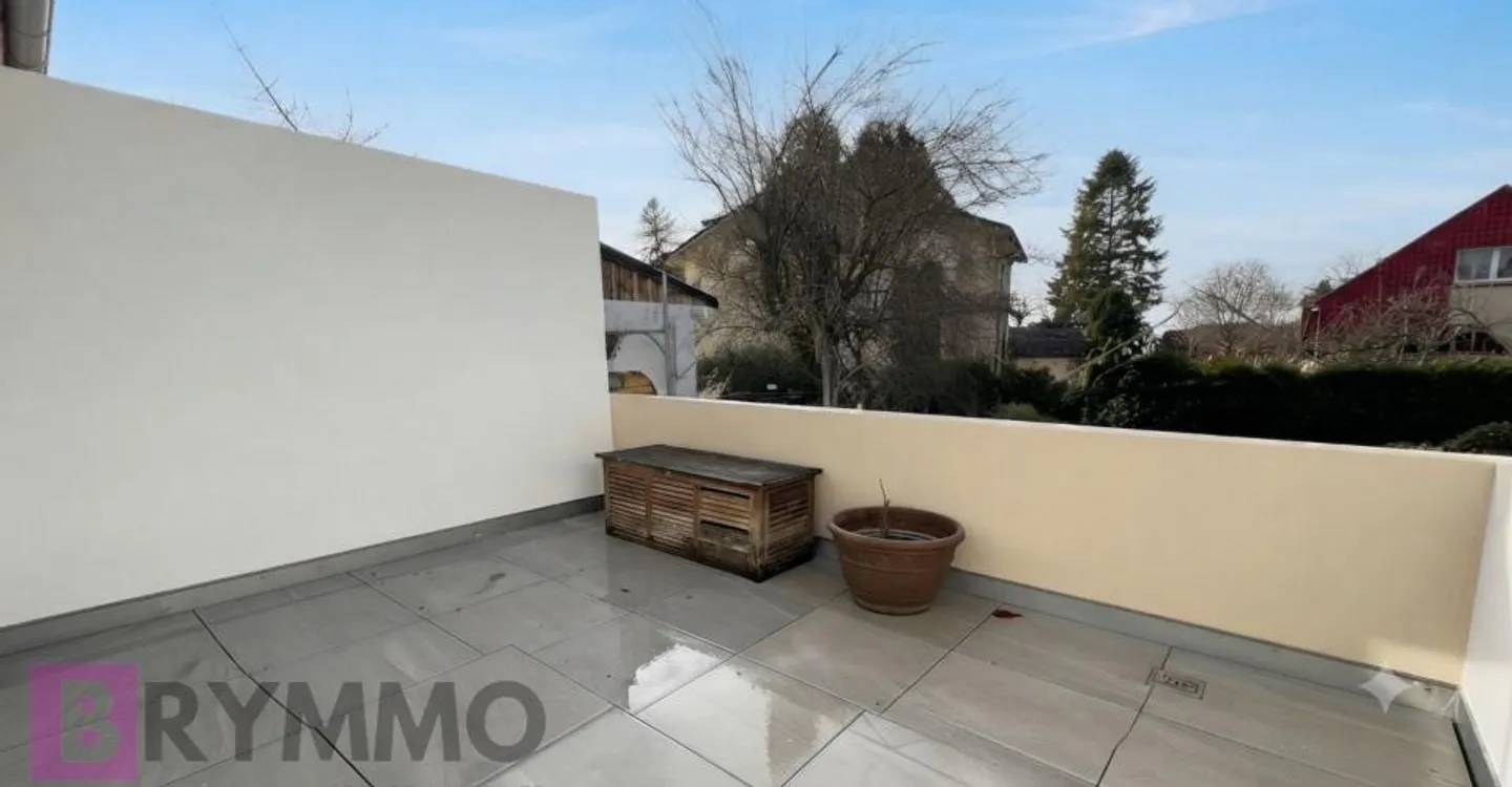Gem in the heart of Lausanne: Studio with large balcony & pool - Photo 2 of 7