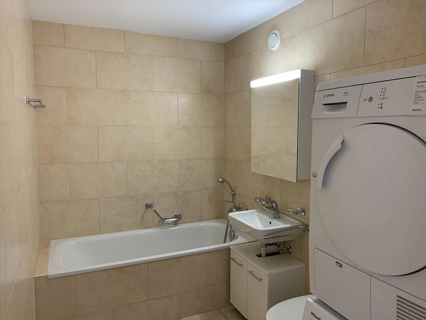 Modern Apartment in Jura - Photo 5 of 6