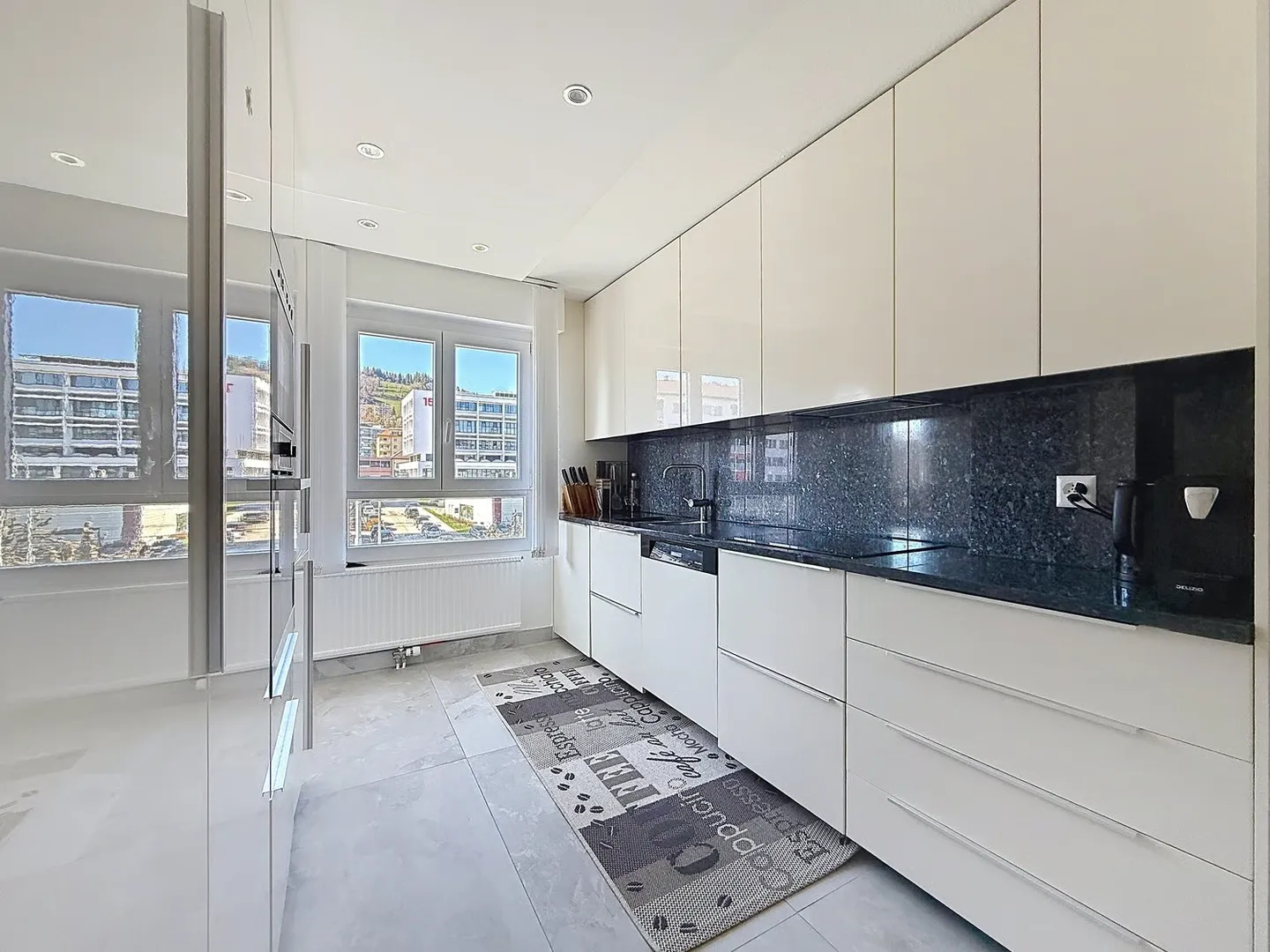 Ampio appartamento di 5,5 stanze con veranda, nel cuore di La Chaux-de-Fonds - Foto 5 di 12