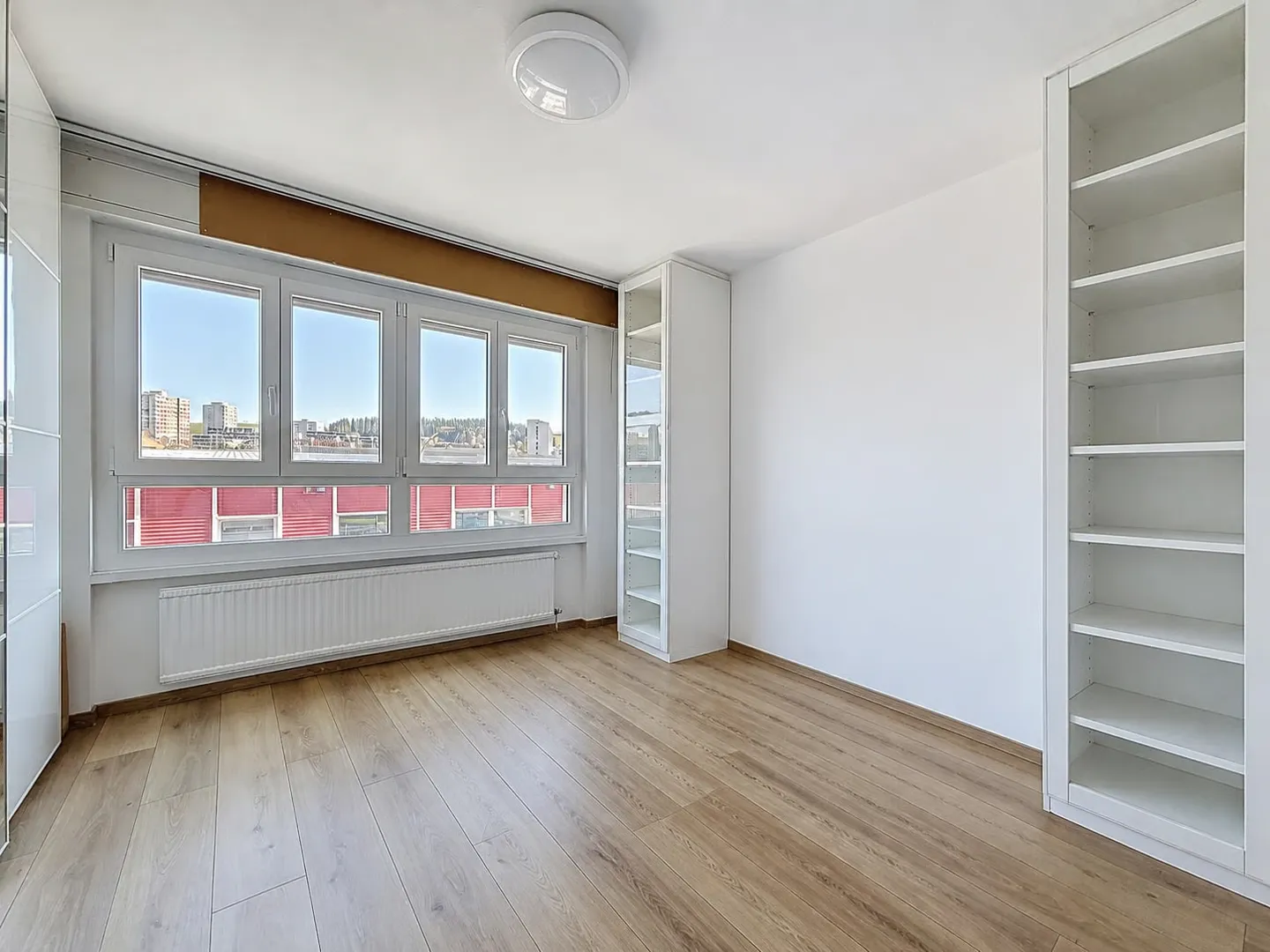 Ampio appartamento di 5,5 stanze con veranda, nel cuore di La Chaux-de-Fonds - Foto 7 di 12