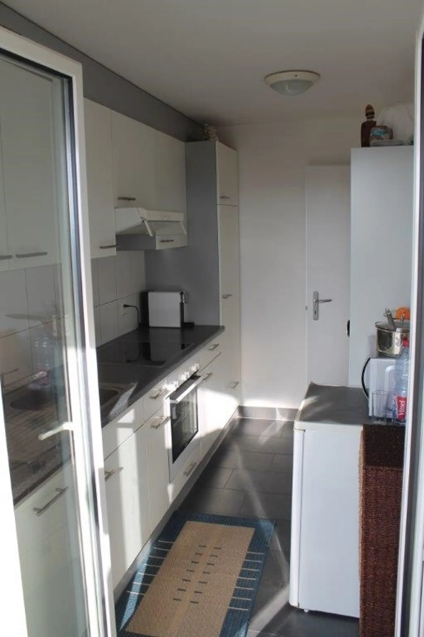 Bel appartement lumineux de 3 pièces avec balcon, au cinquième étage - Photo 2 sur 14