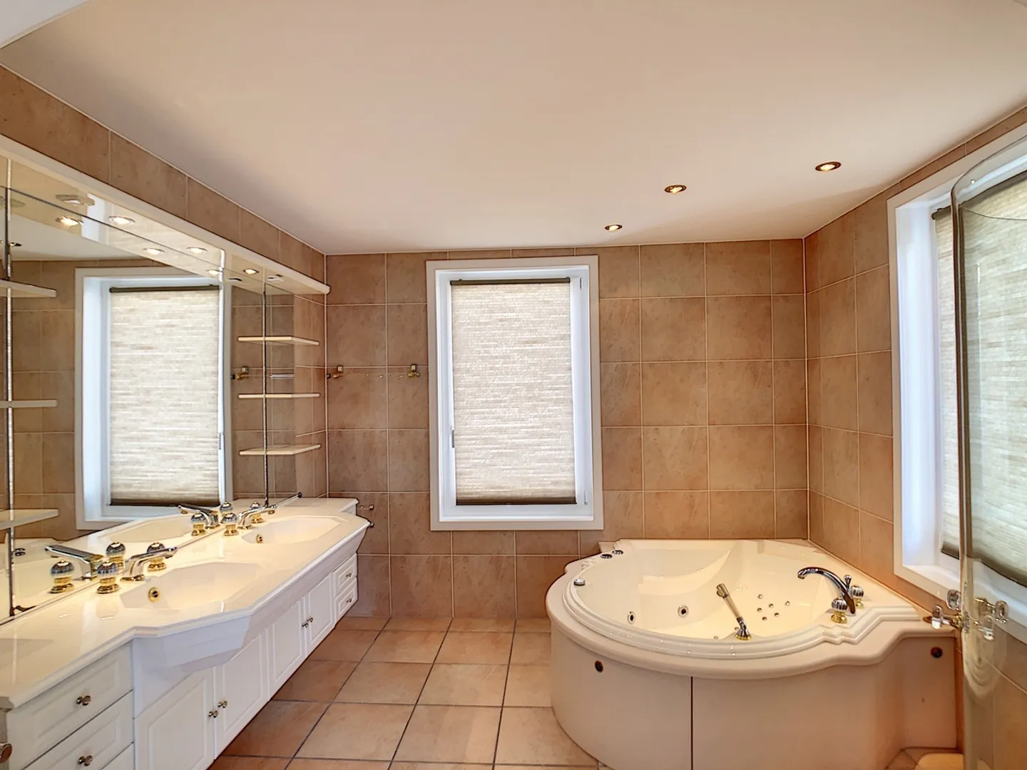 Magnificent 5.5-room apartment - Photo 3 of 13