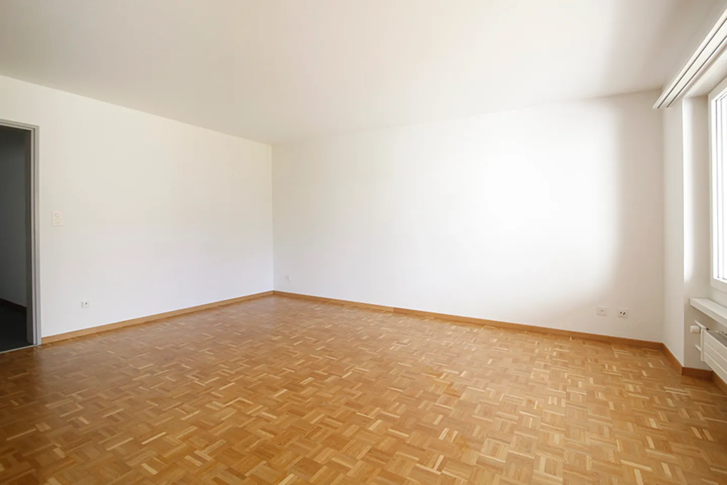 Appartement moderne de 4,5 pièces dans un quartier résidentiel calme ! - Photo 3 sur 7