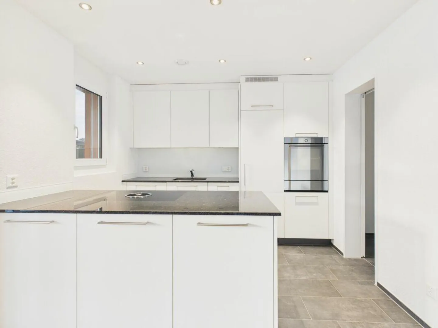 Moderne Attika mit grosser Terrasse und Ausblick - Foto 2 von 19