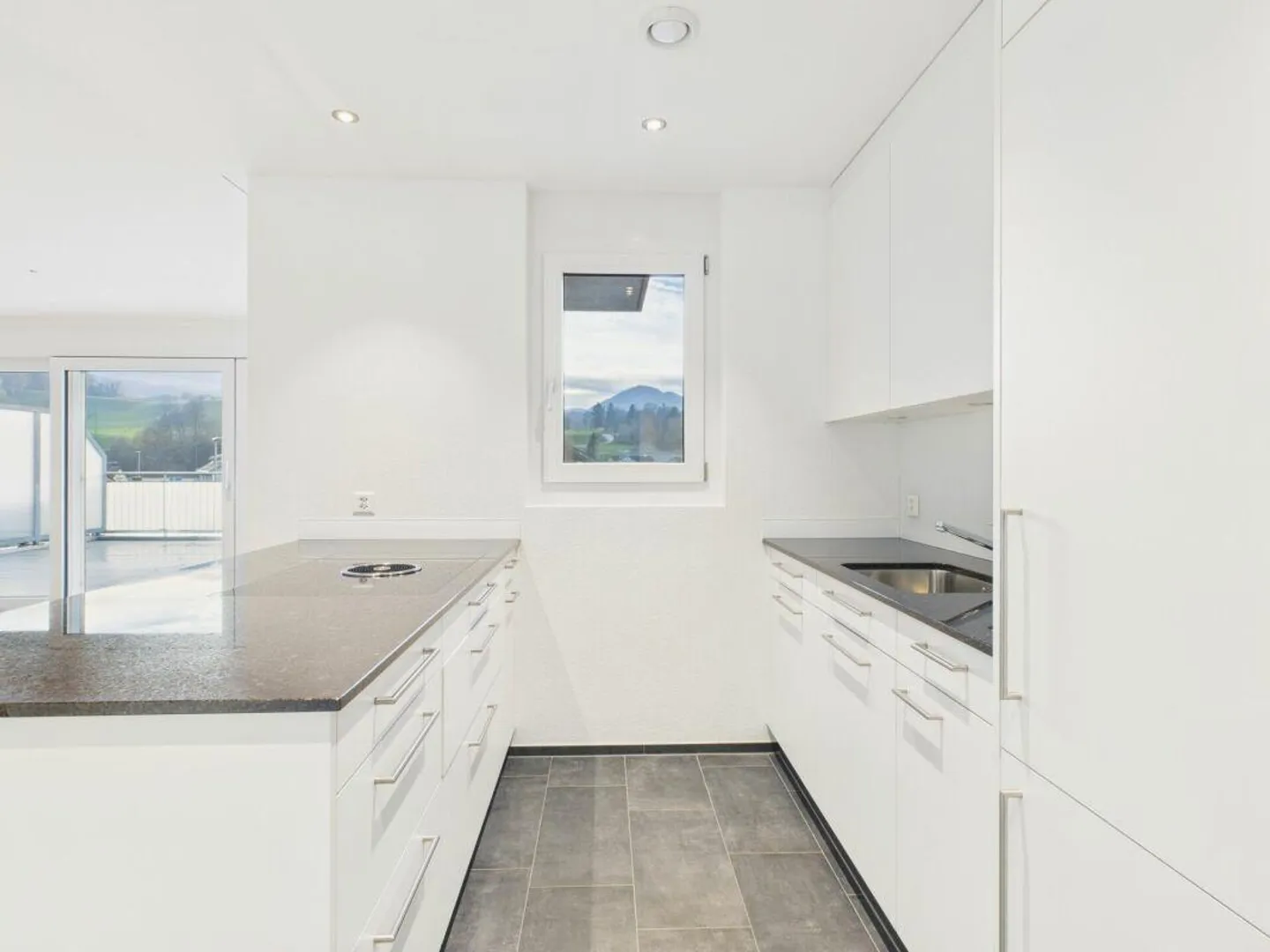 Moderne Attika mit grosser Terrasse und Ausblick - Foto 3 von 19