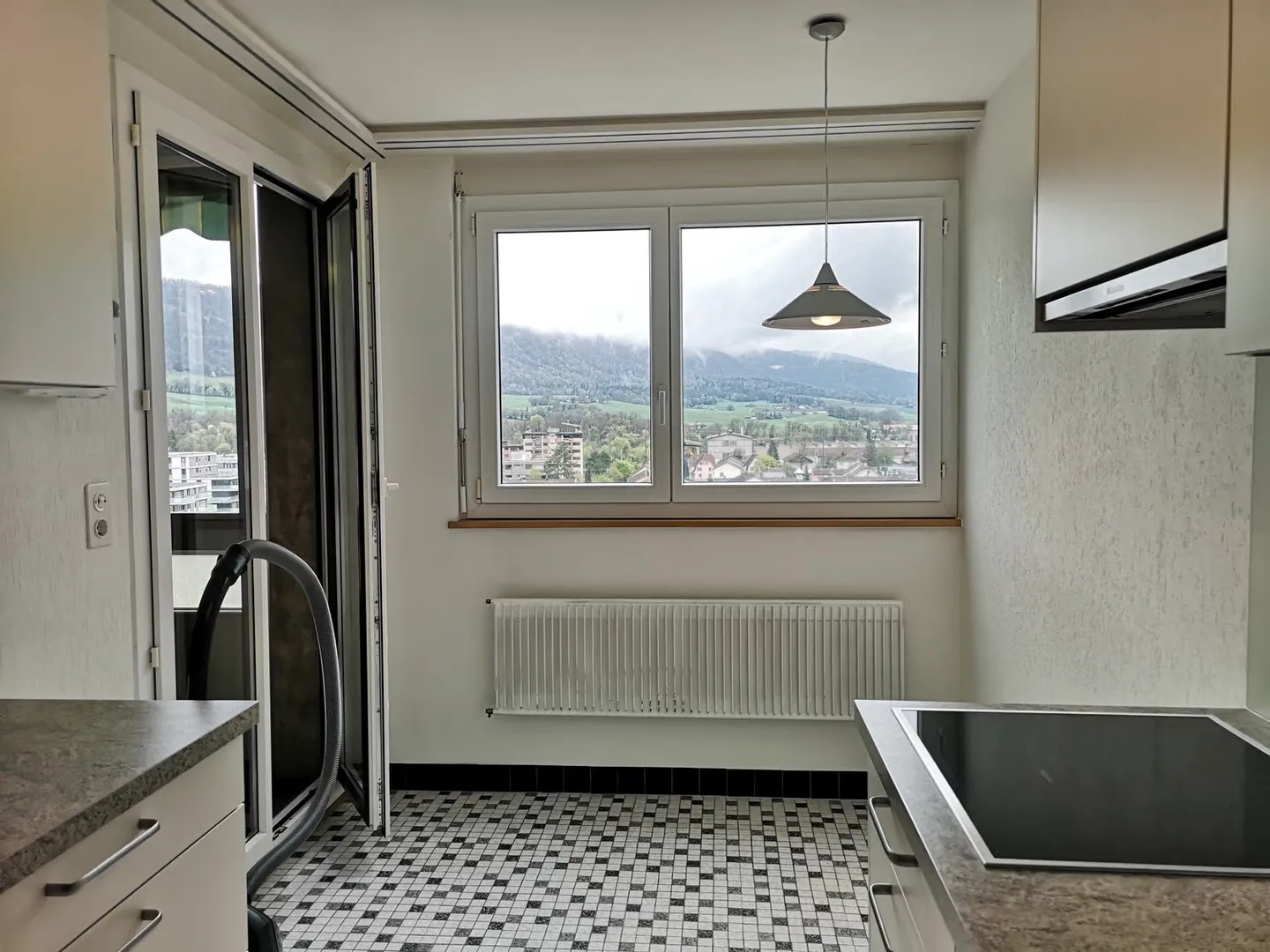 A vendre à Delémont : appartement 3.5 pièces, avec garage privé, vue sur la ville - Foto 11 von 28