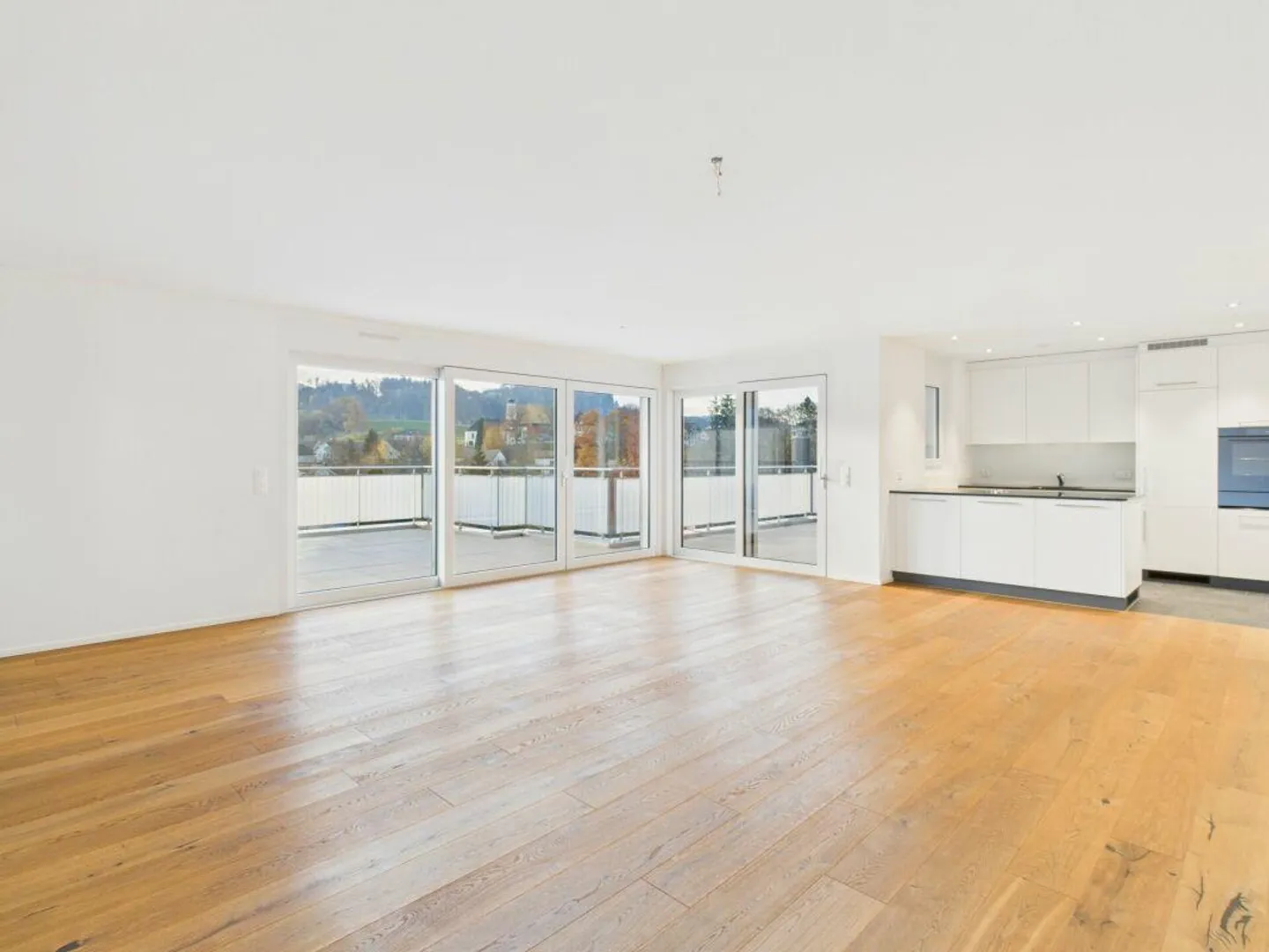 Moderne Attika mit grosser Terrasse und Ausblick - Foto 4 von 19