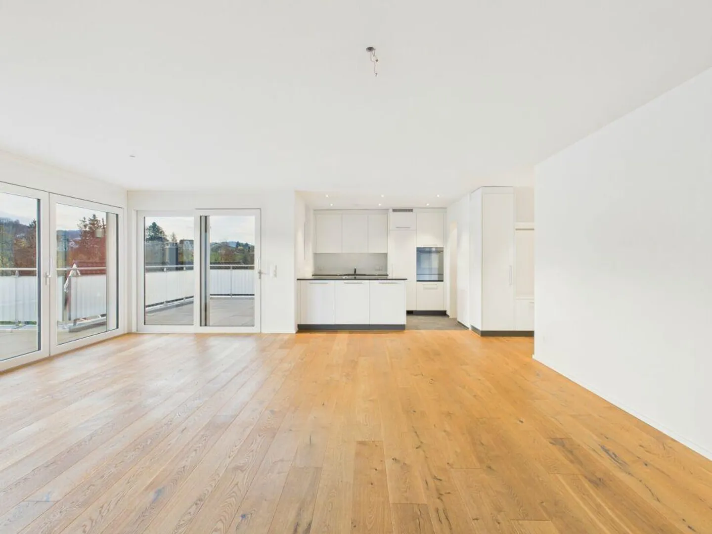 Moderne Attika mit grosser Terrasse und Ausblick - Foto 5 von 19