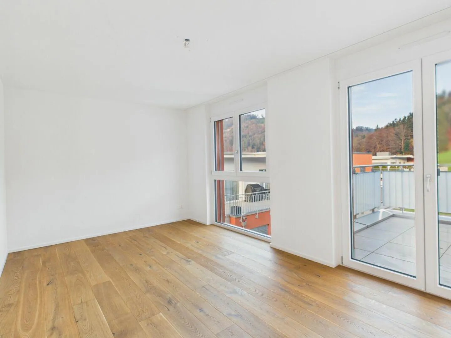 Moderne Attika mit grosser Terrasse und Ausblick - Foto 7 von 19