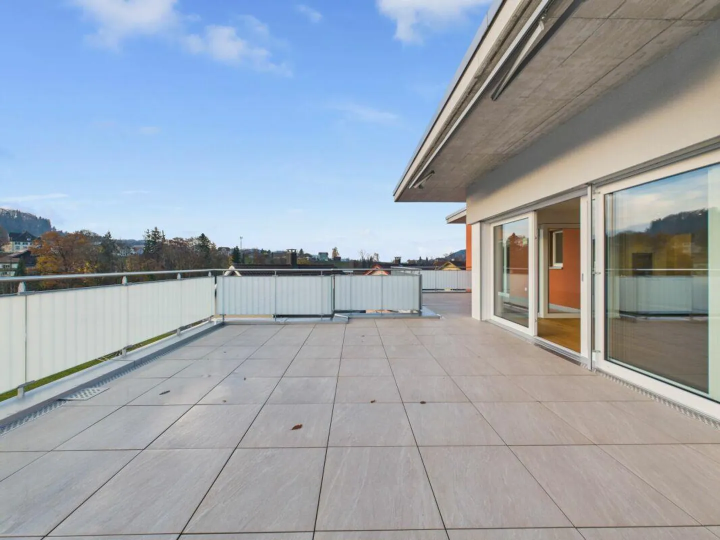 Moderne Attika mit grosser Terrasse und Ausblick - Foto 15 von 19