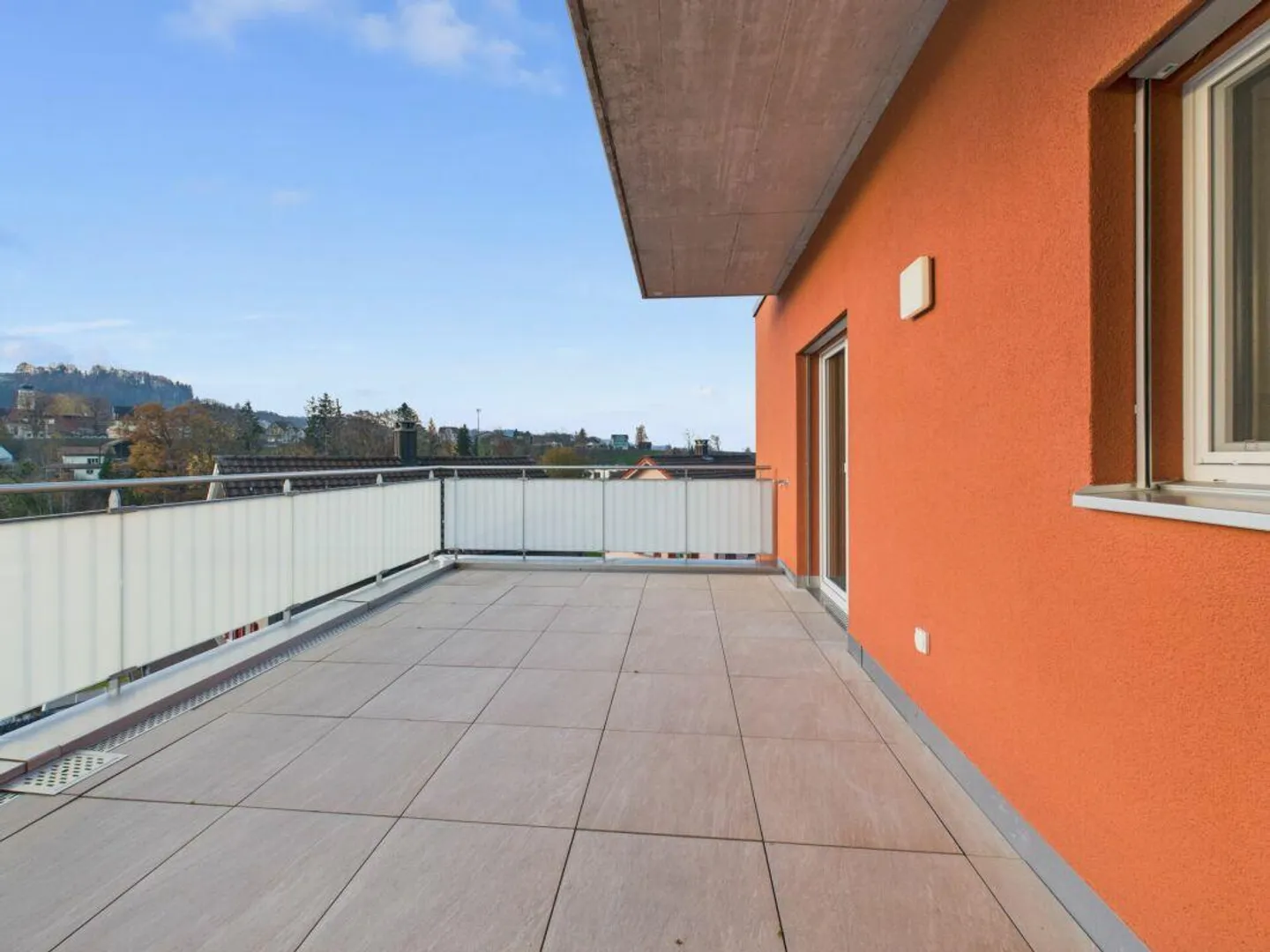 Moderne Attika mit grosser Terrasse und Ausblick - Foto 16 von 19
