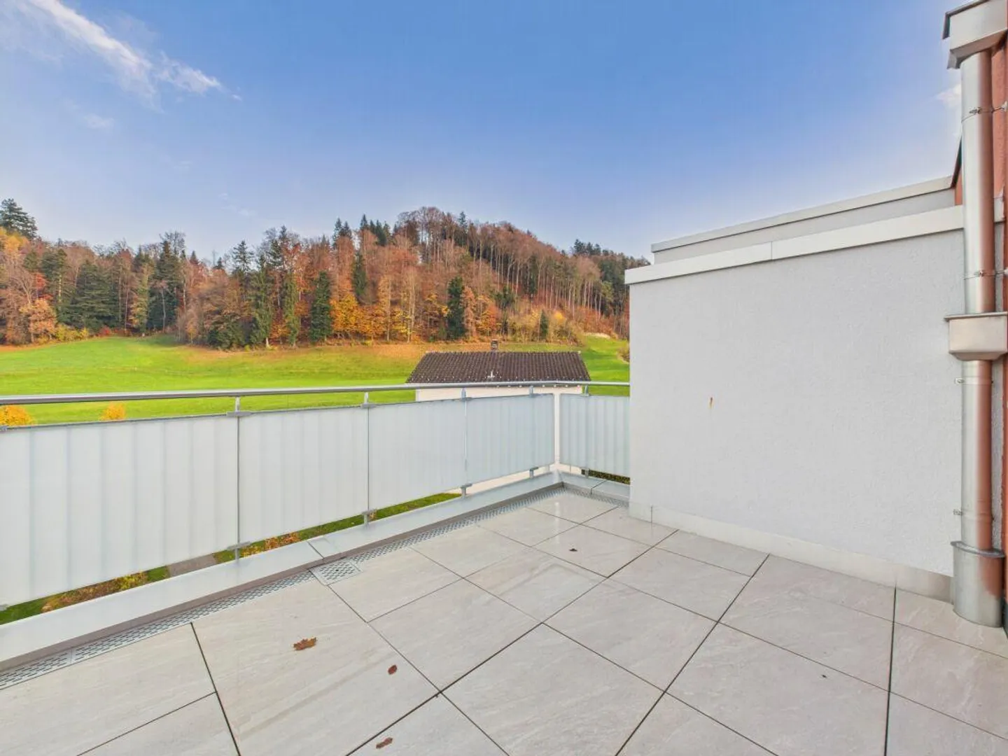 Moderne Attika mit grosser Terrasse und Ausblick - Foto 17 von 19
