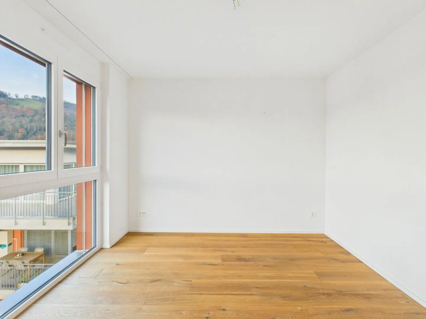 Moderne Attika mit grosser Terrasse und Ausblick - Foto 9 von 19