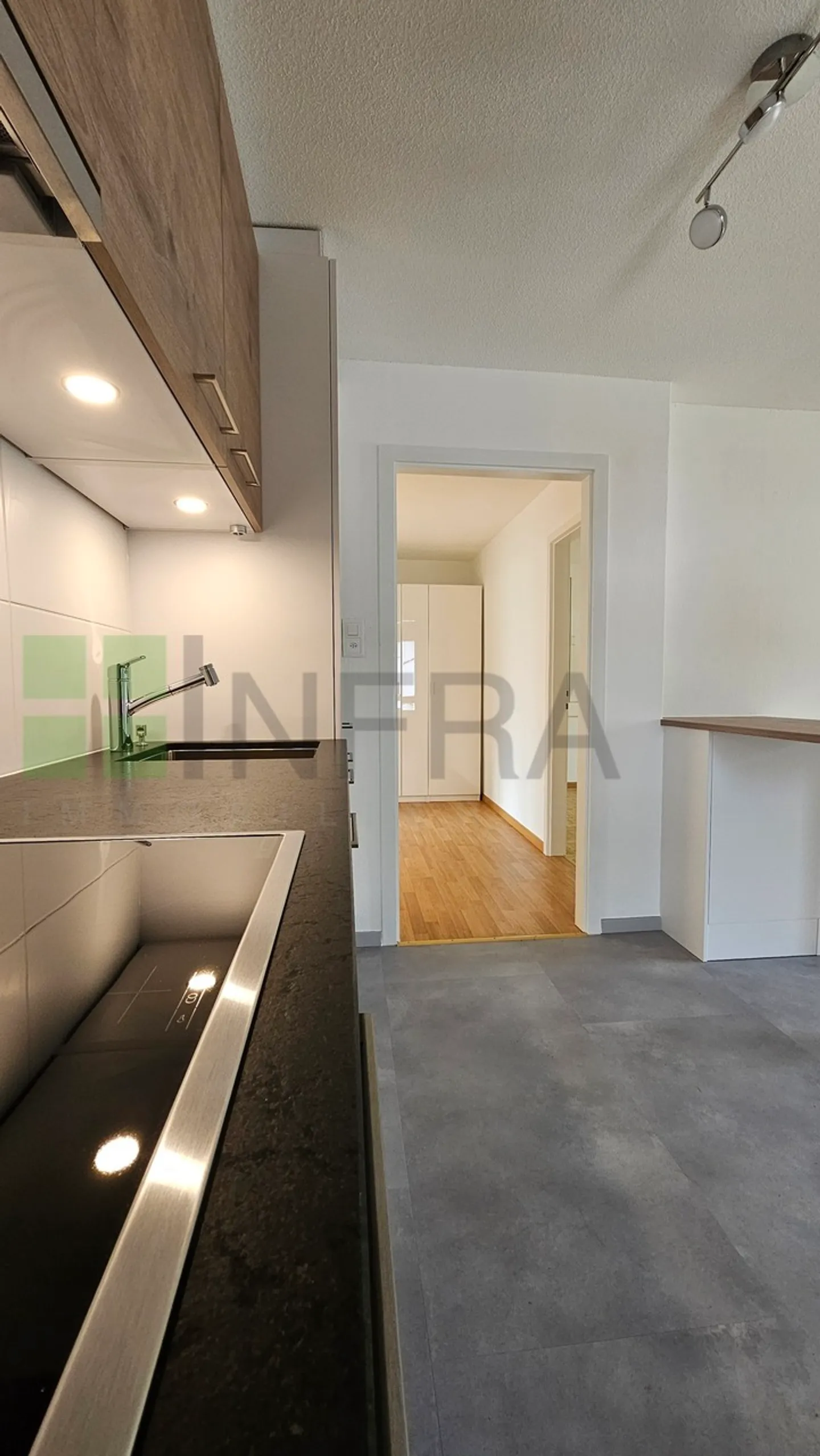 Grand appartement de 2,5 pièces avec garage, buanderie privée et jardin ! - Photo 4 sur 12