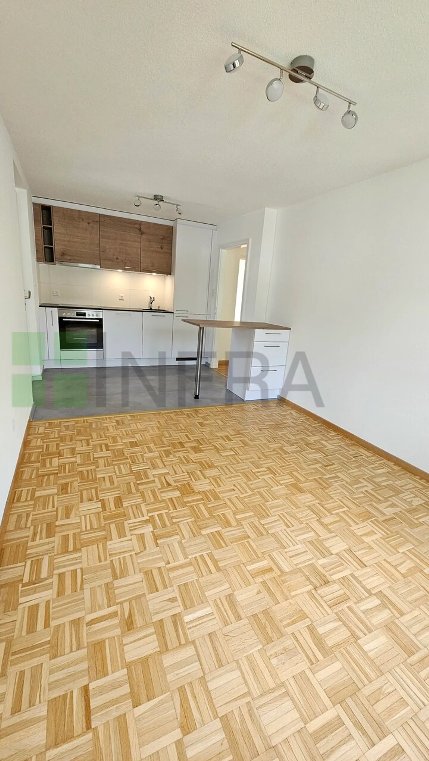Grand appartement de 2,5 pièces avec garage, buanderie privée et jardin ! - Photo 5 sur 12