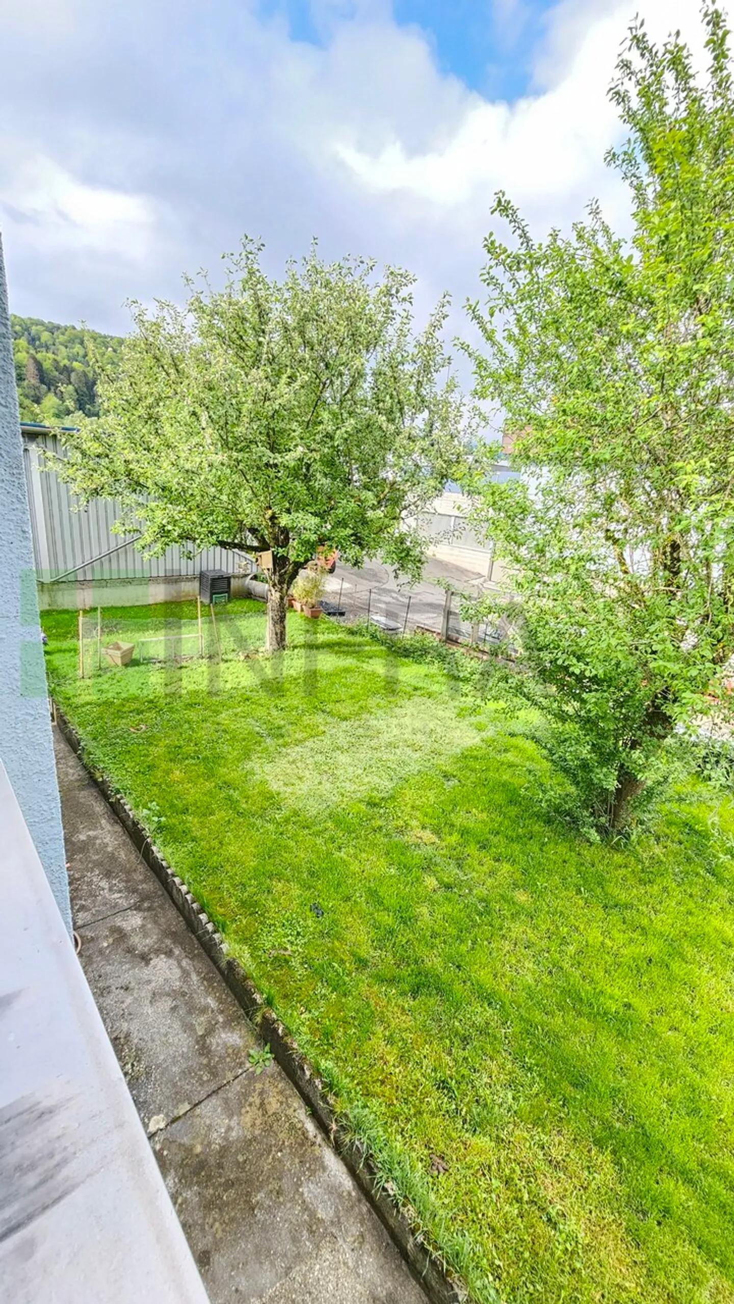 Grand appartement de 2,5 pièces avec garage, buanderie privée et jardin ! - Photo 11 sur 12