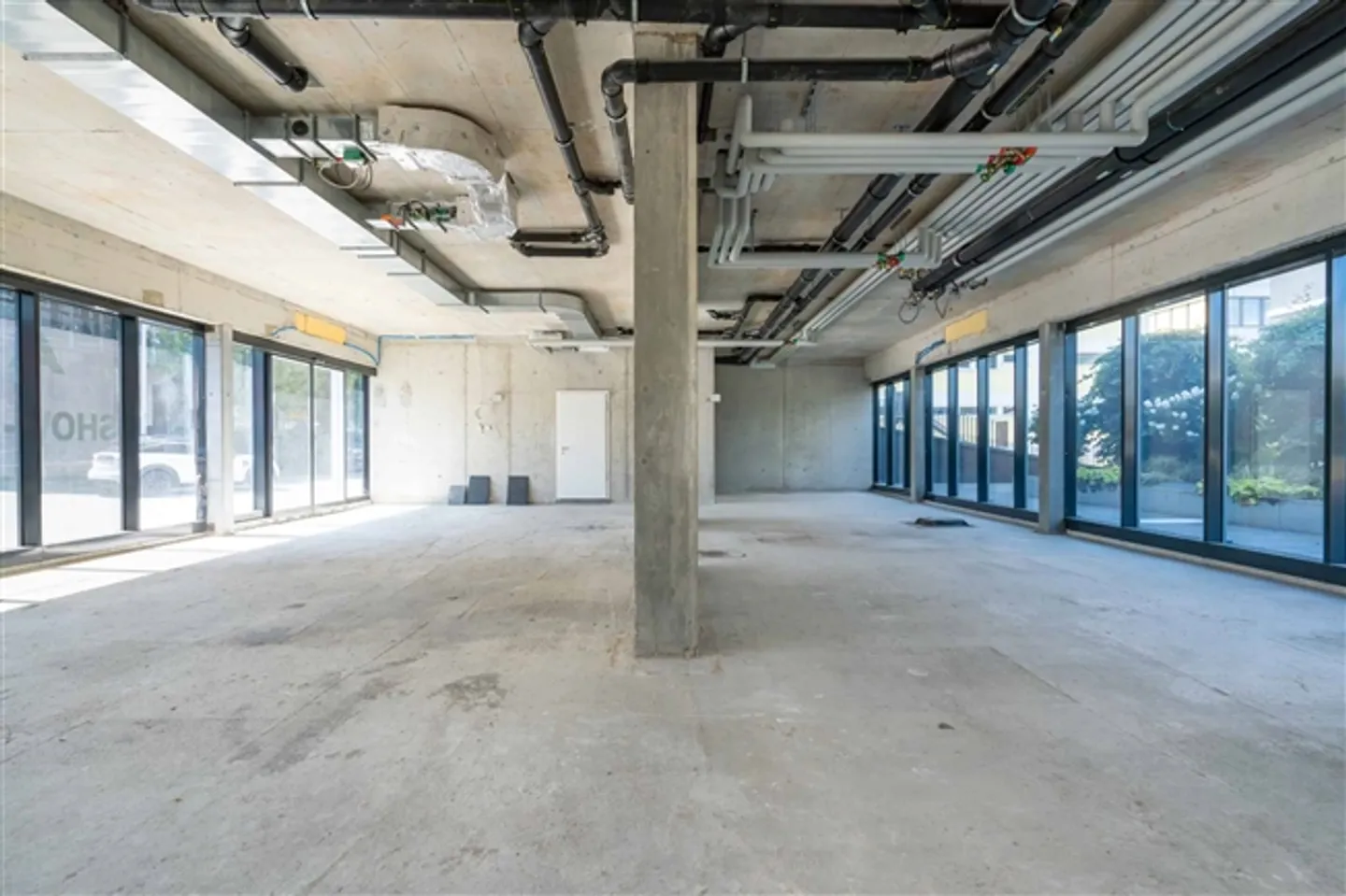 Passage lumineux de 63 m² dans un quartier en pleine transformation - Photo 2 sur 5