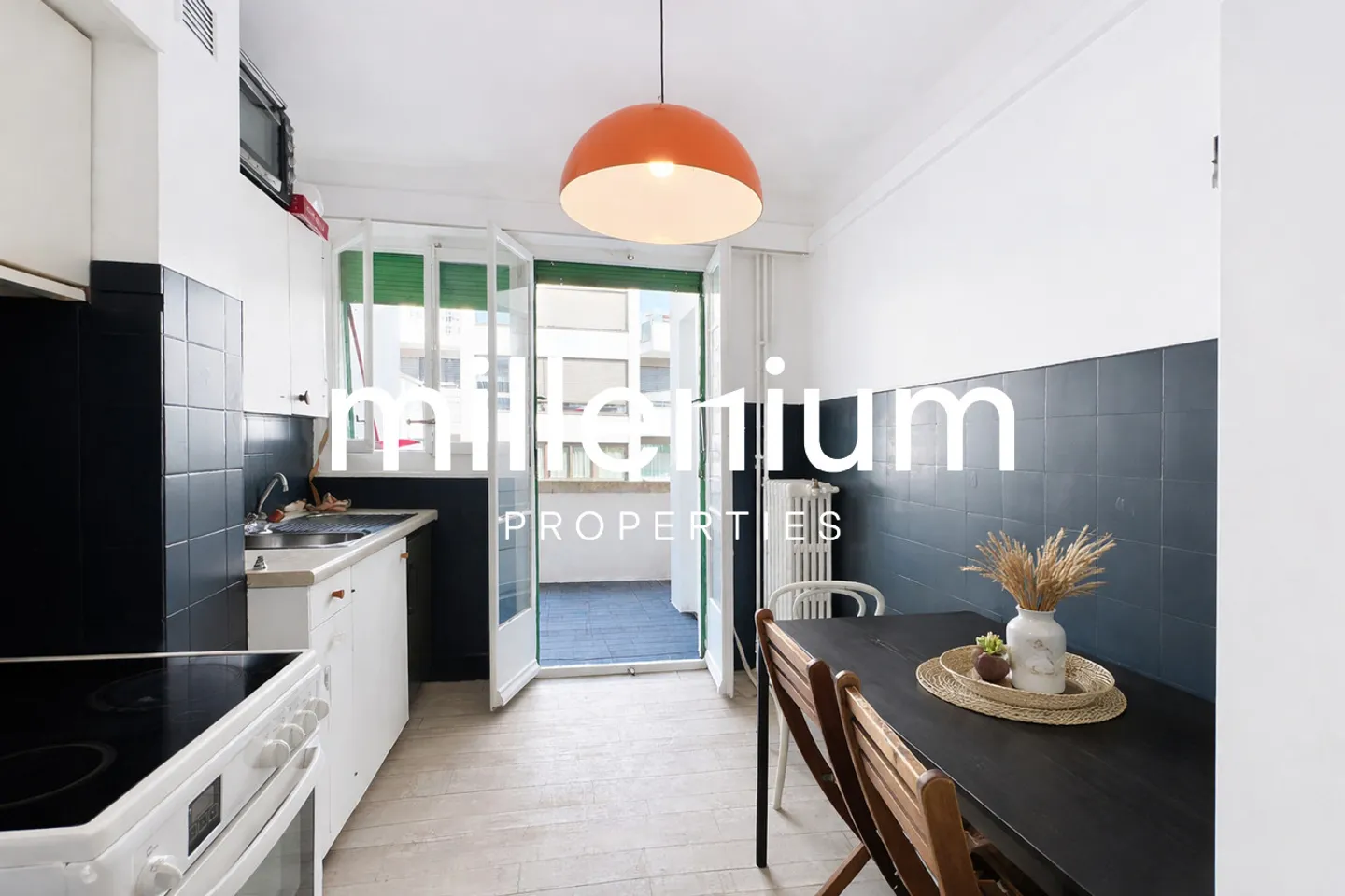 Charming Apartment with Lake View - Photo 6 of 7