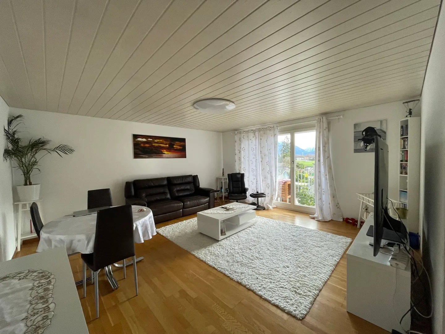 Spacious 3.5-room apartment with balcony - Photo 1 of 8