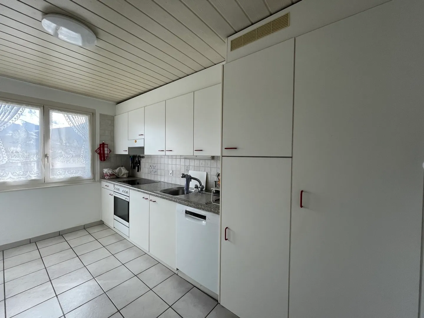 Spacious 3.5-room apartment with balcony - Photo 2 of 8
