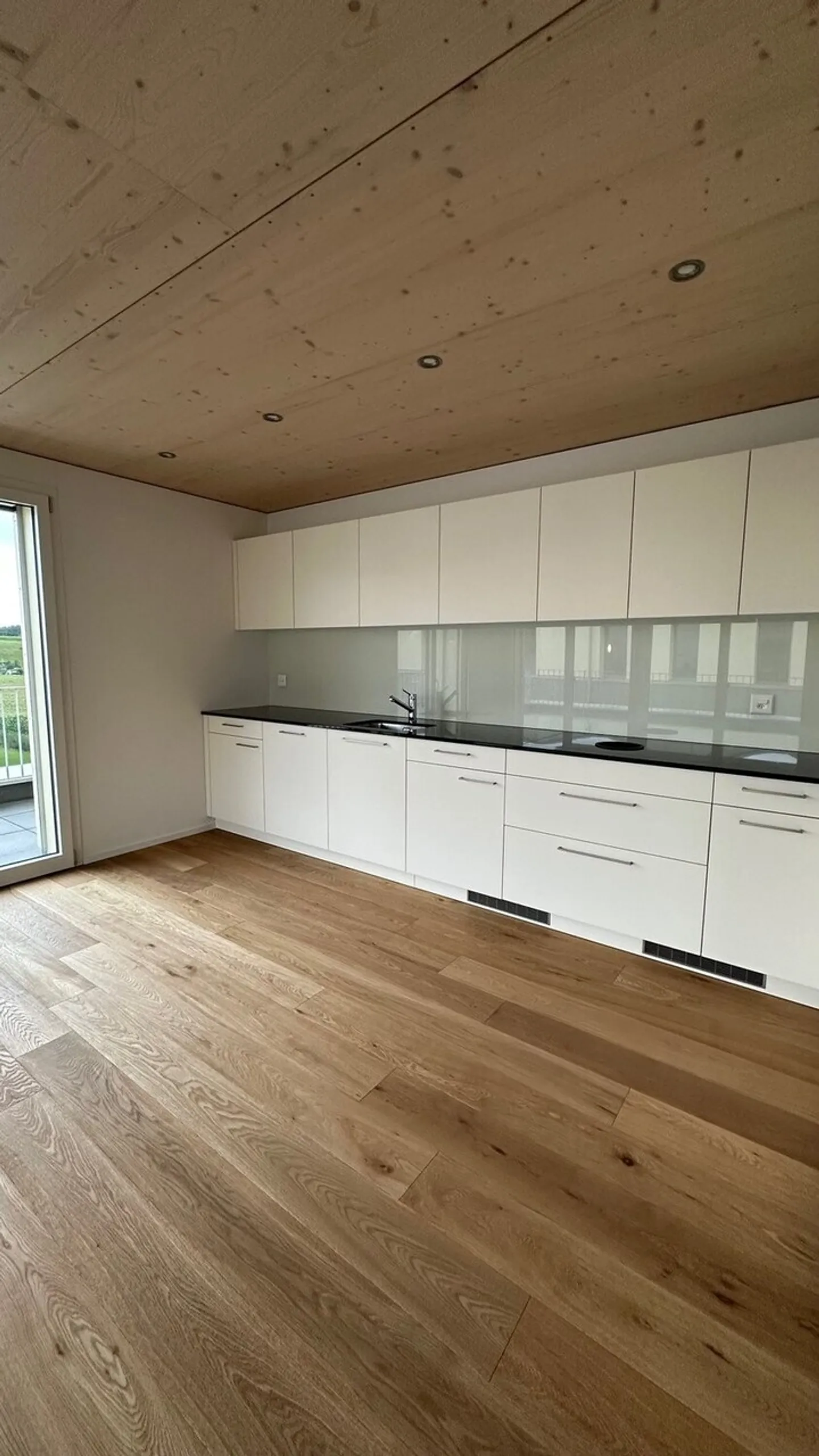 Moderno appartamento di nuova costruzione (piano terra) in posizione centrale vicino alla stazione - Foto 1 di 7