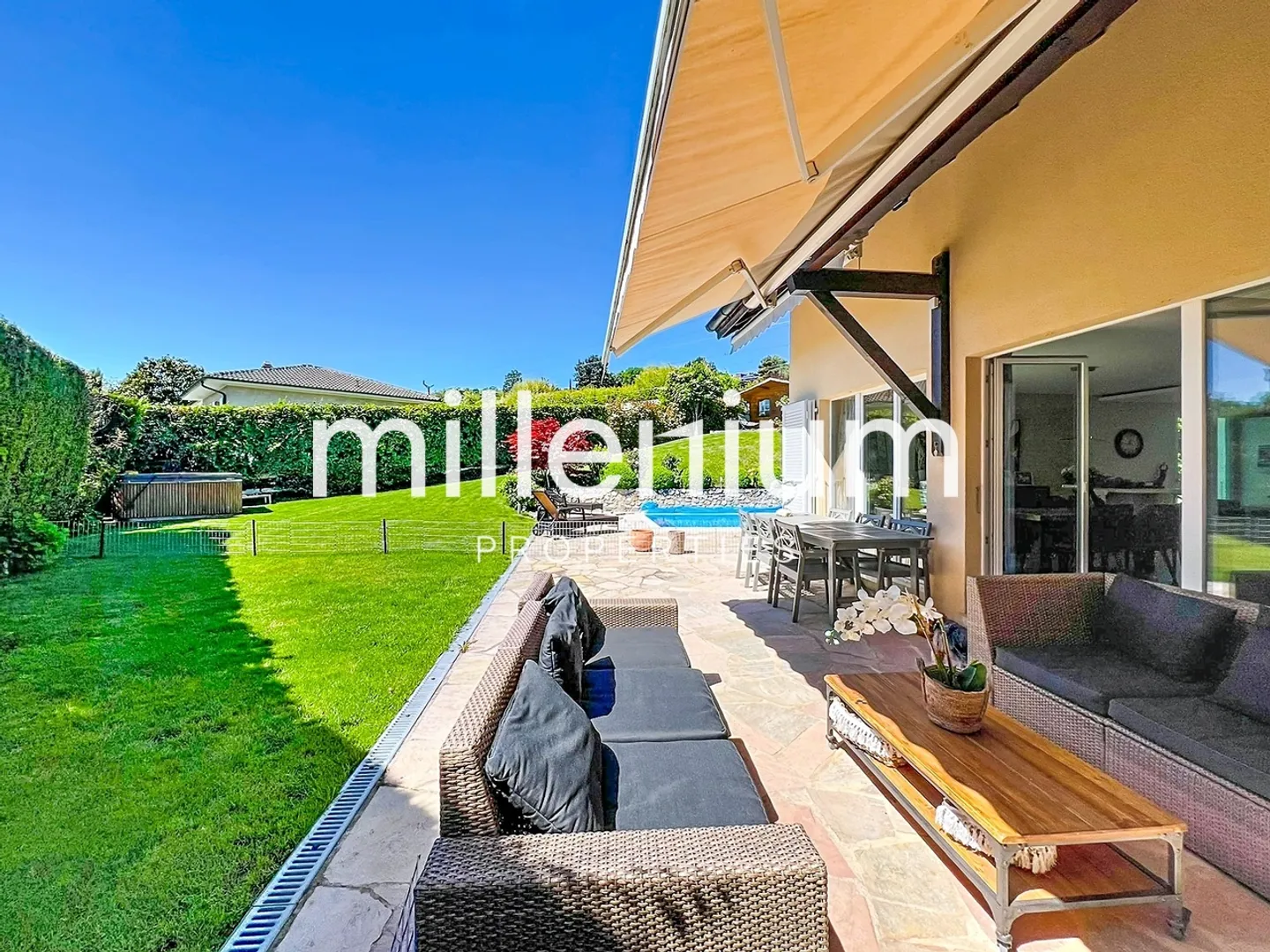 Magnifica villa con piscina a Crans vicino a Céligny - Foto 5 di 21