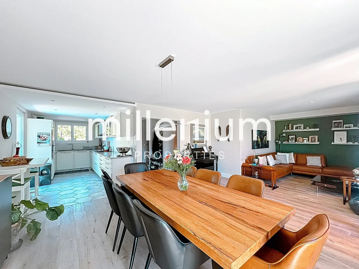 Magnifica villa con piscina a Crans vicino a Céligny - Foto 6 di 21